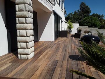 Menuisier expert en aménagements extérieurs en bois vers La Rochelle
