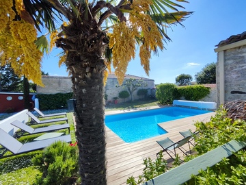 Plage de piscine en bois exotique à Esnandes (17)