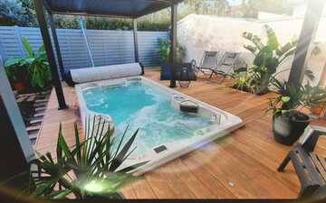 Terrasse et entourage SPA en CUMARU vers FOURRAS