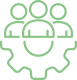 Équipe de trois personnes stylisées sur une roue dentée verte, symbolisant la collaboration, la gestion de projet ou les ressources humaines.