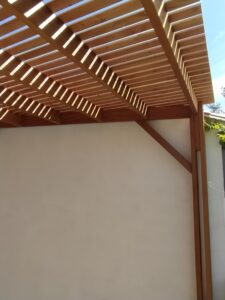 Pergola en bois exotique à Dompierre sur Mer