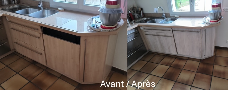 Rénovation Cuisine : Avant-Après Changement de Façades Avant/après rénovation de cuisine : passage d'un bois miel à des façades effet bois gris clair moderne.